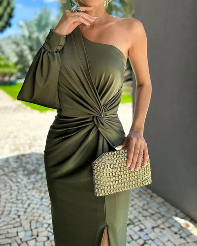 Kaelis - Elegant kjole med slids