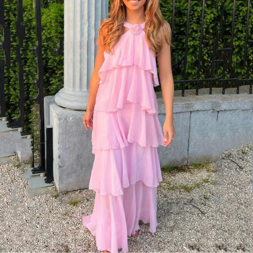 Stephanie - Kaskader af lagdelte kjoler