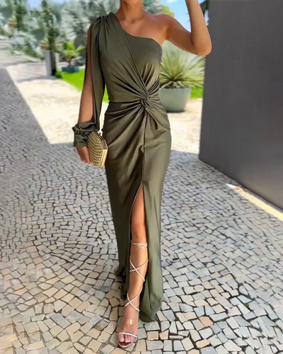 Kaelis - Elegant kjole med slids