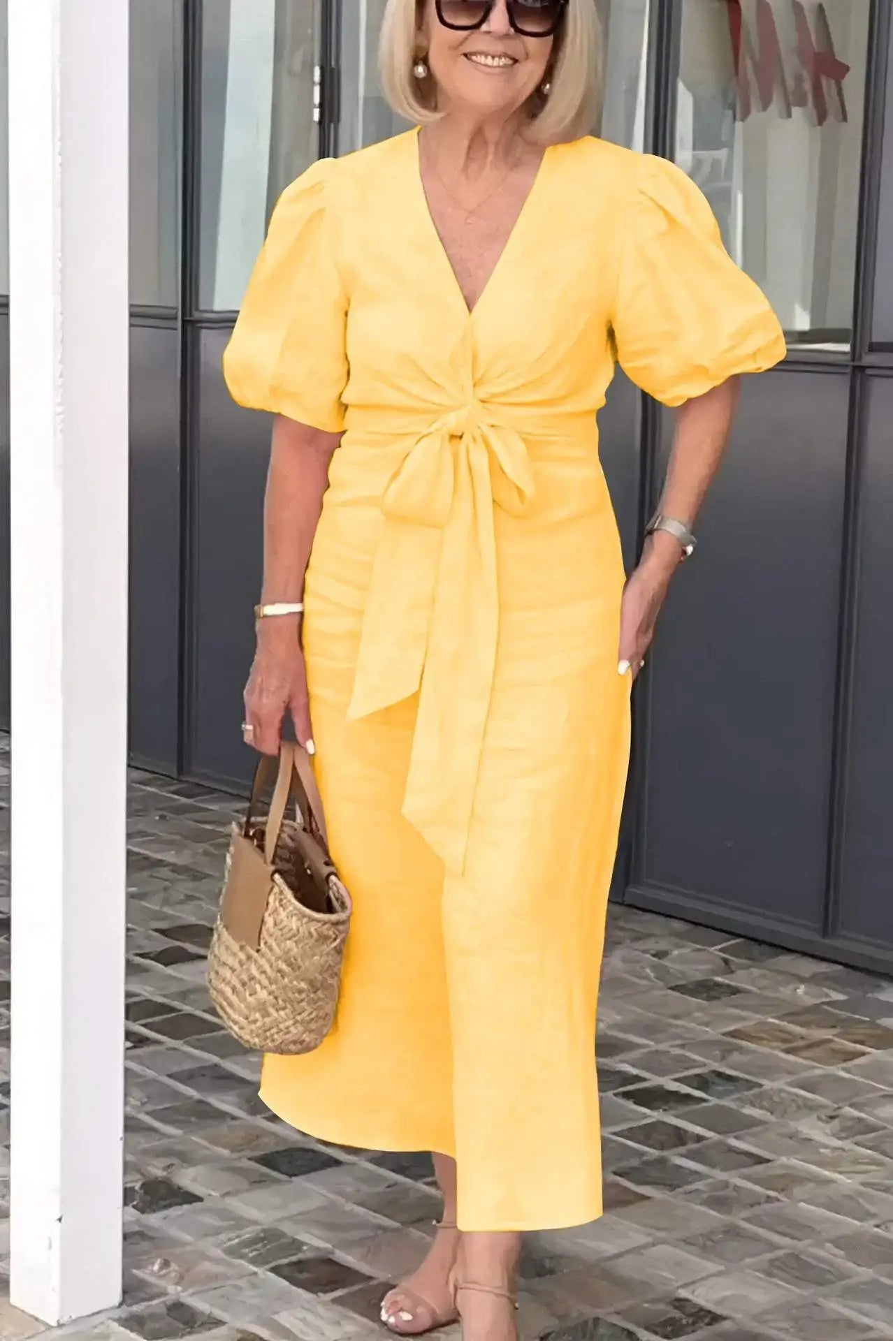 Kourtney - Elegant kjole med V-hals