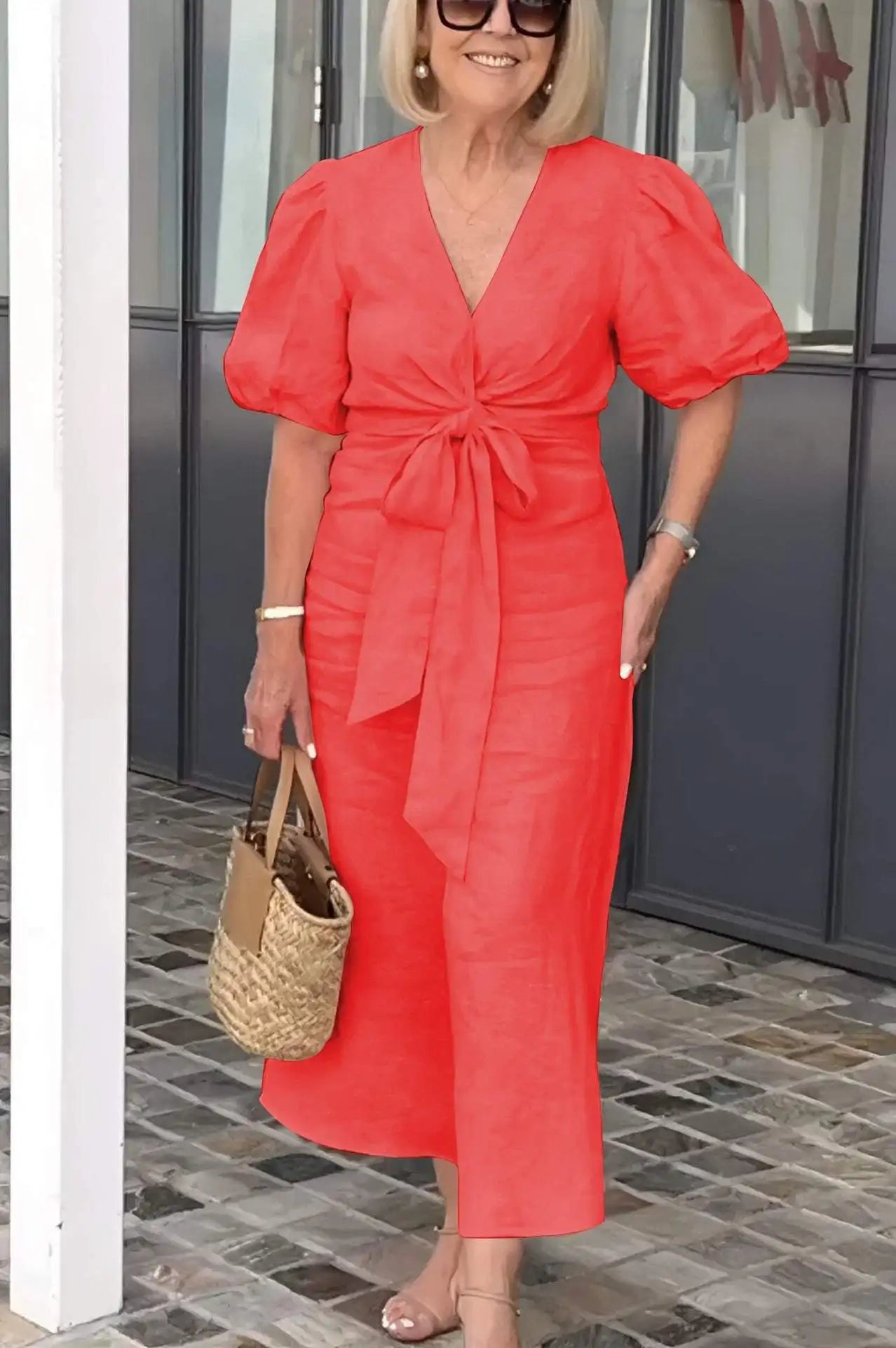 Kourtney - Elegant kjole med V-hals
